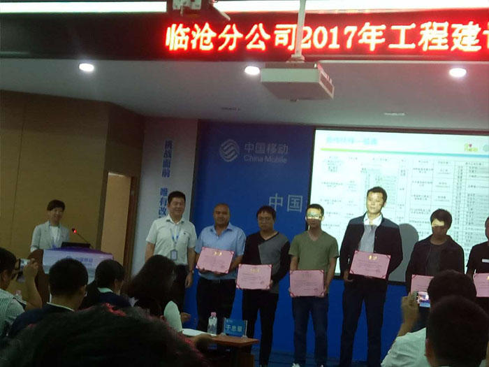20220727653236 项目经理郭发鸿(左四)在台上领奖